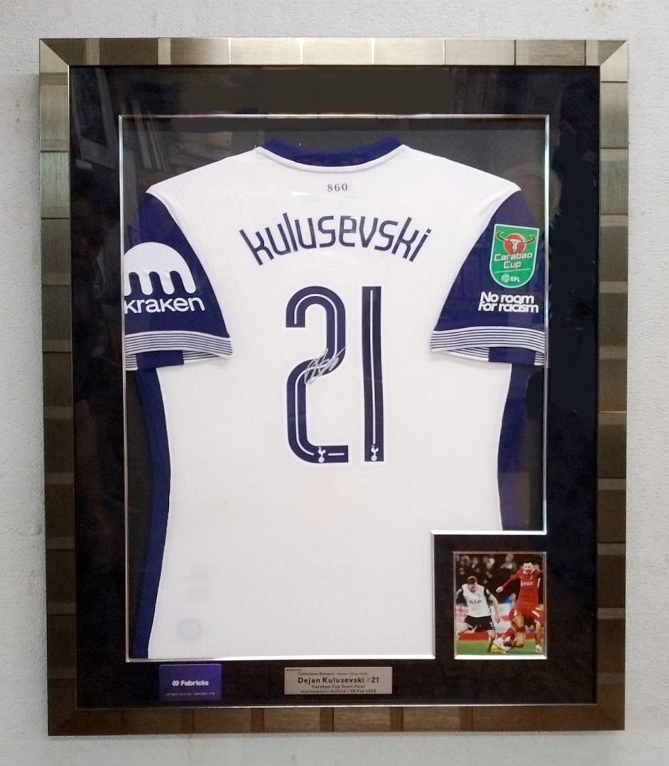 �N���[�t�X�L�[���j�t�H�[���x�z��